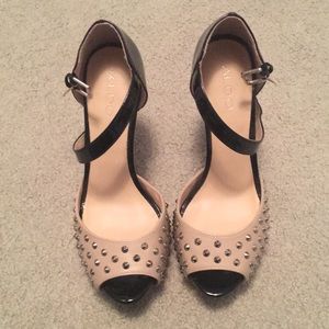 Stiletto heals •• Black and Tan •• Silver Spikes